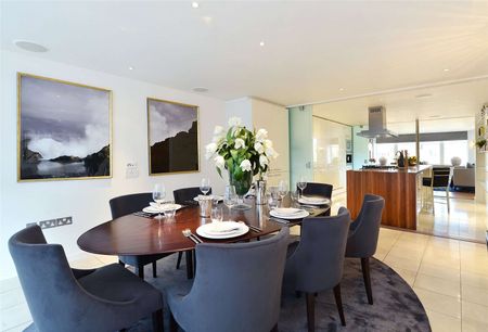 Penthouse apartment with three spacious bedrooms, within this modern building in the heart of Kensington. - Photo 5