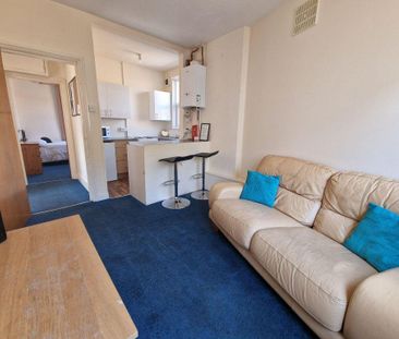 3 bedroom flat to rent - Photo 2