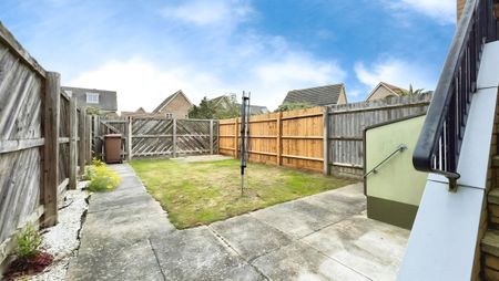 2 bedroom semi-detached house to rent - Photo 5