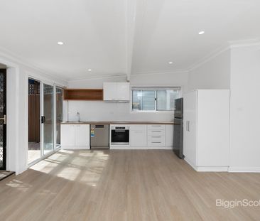 6 MONTH LEASE Freshly Renovated Double-Fronted Home in the Heart of... - Photo 4