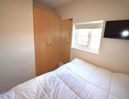 1 Bedroom Apartment Available Arranging tenancy - Photo 4