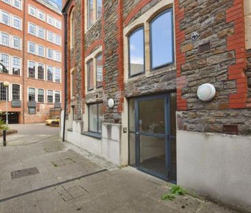 A one bedroom flat to let in a converted church on East Street, Bed... - Photo 6
