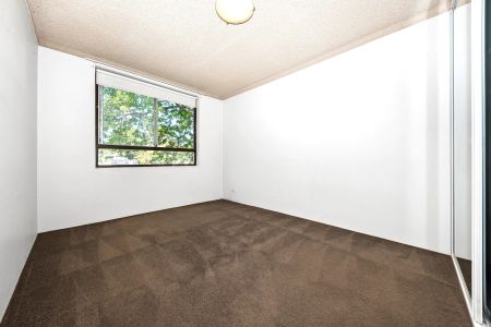 Spacious Two Bedroom Apartment with Parking in Ideal Location - Photo 2