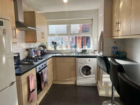 Derby Grove: Bedroom Student House, NG7 - Photo 5