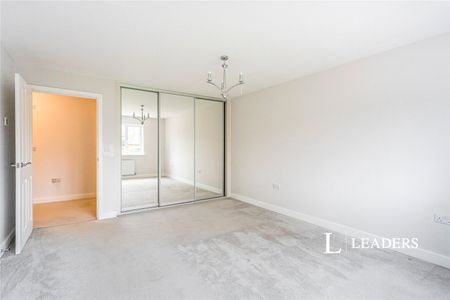 4 bedroom house to rent Thompson Way, Handcross, RH17 - Photo 4