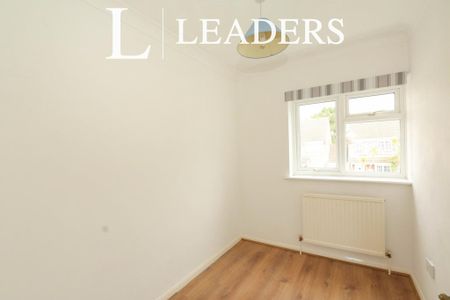 4 bedroom detached house to rent - Photo 3