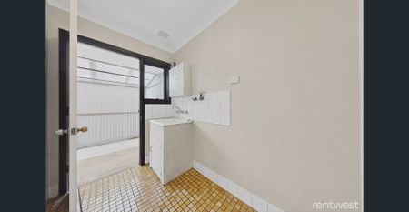 PRIME LOCATION - Photo 2