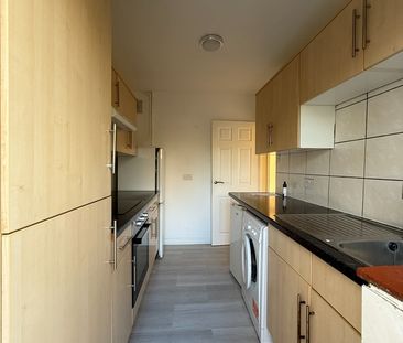 2 Bed Maisonette, Windermere Road, RG2 - Photo 2