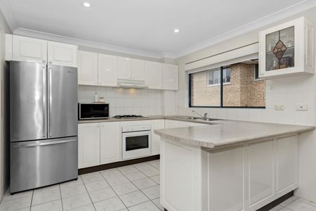 Bright 2 Bedroom Unit - Photo 4