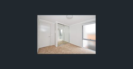 STUNNING TWO BEDROOM APARTMENT IN PRIME LOCATION - Photo 4