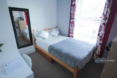 5 bedroom terraced house to rent - Photo 4