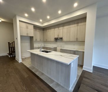 For Lease - 3303 Taha Gardens, Oakville, Ontario - Photo 1