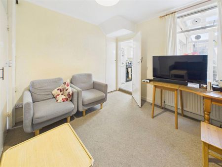 4 bedroom terraced house to rent - Photo 5