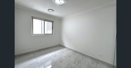 STYLISH AND SPACIOUS FIVE BEDROOM DUPLEX - Photo 4