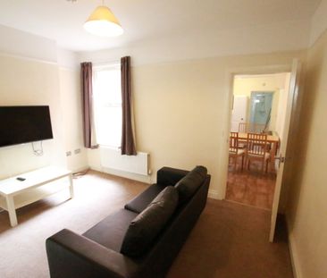 4 Bed Terraced House, Grange Avenue, RG6 - Photo 1