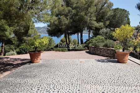 Villa pied dans l'eau à louer à St Florent - 4 chambres - Photo 3