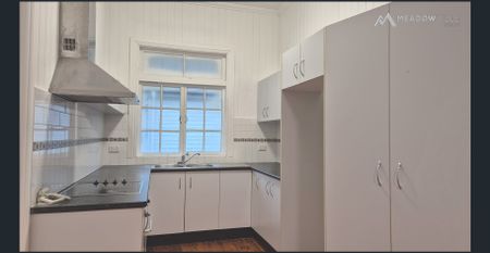 Convenient Location! - Photo 2