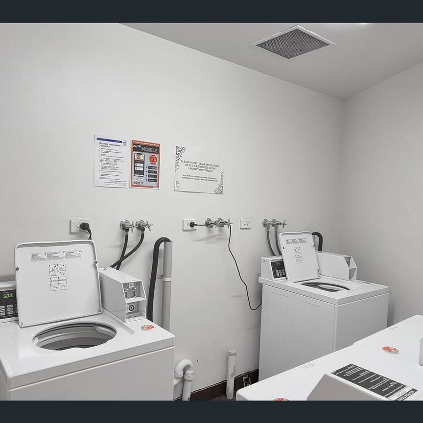 Furnished Studio Apartment – Prime North Melbourne Location - Photo 1