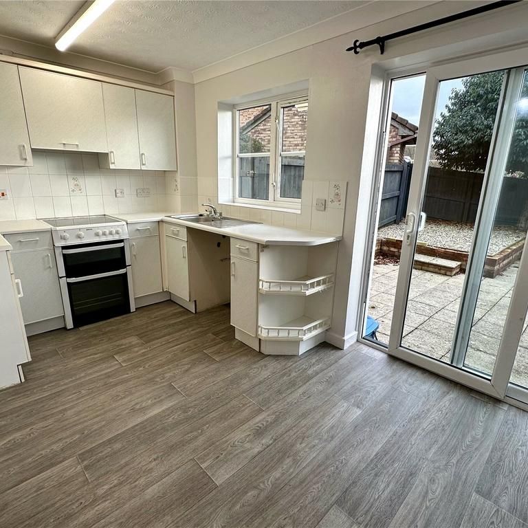 2 bedroom end of terrace house to rent - Photo 1