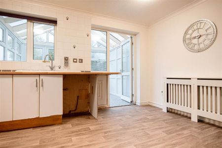 2 bedroom semi-detached house to rent - Photo 4