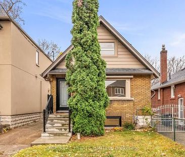 Cozy & welcoming family home located close to The Danforth, Parking - Photo 4