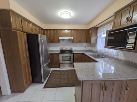 For Lease - 44 Bankview Circle, Toronto, Ontario - Photo 3