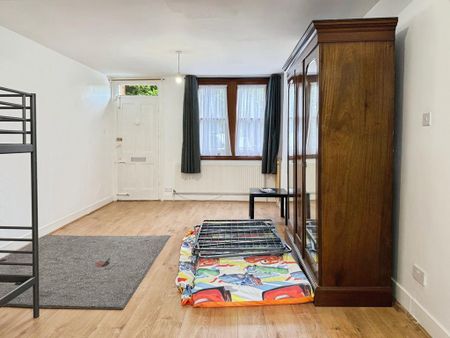 Studio to rent - Photo 3