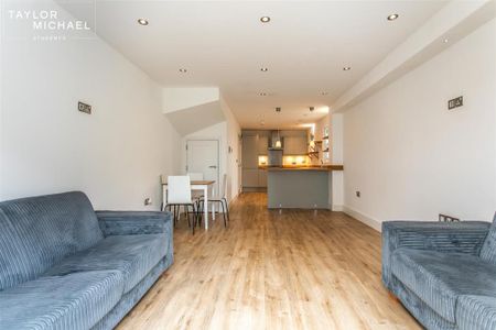 4 bedroom end of terrace house to rent - Photo 2