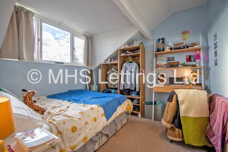 4 Bedroom Mid Terraced House for rent in Hartley Grove - Photo 2