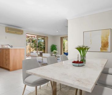 Spacious Four Bedroom Contemporary Home - Photo 6