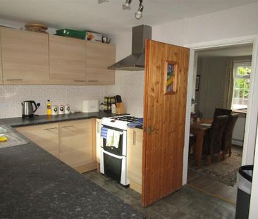 3 bedroom end of terrace house to rent - Photo 4