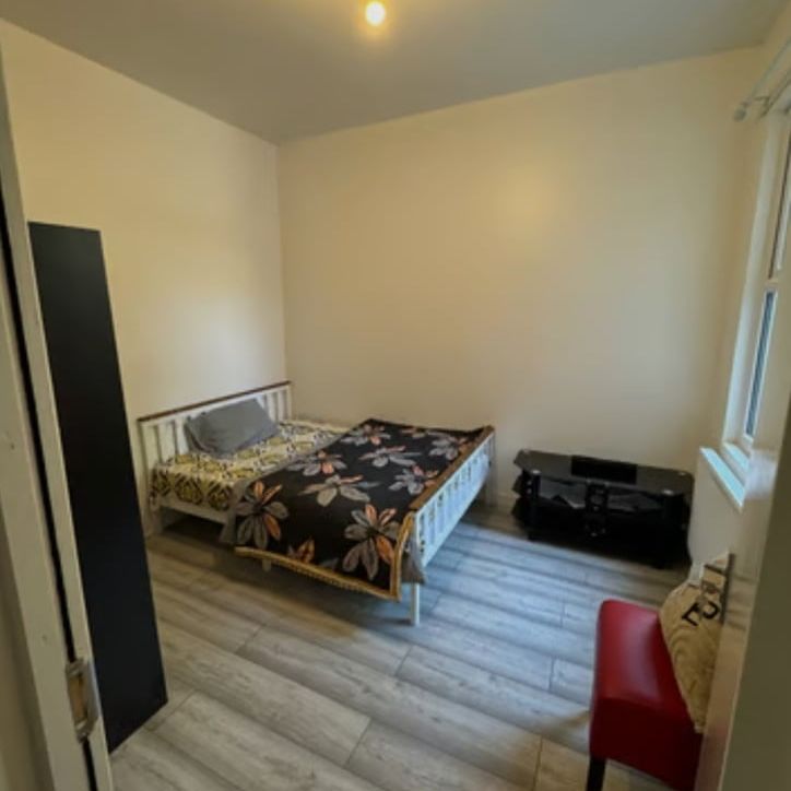 Room in a Shared House, Spencer Road, E6 - Photo 1