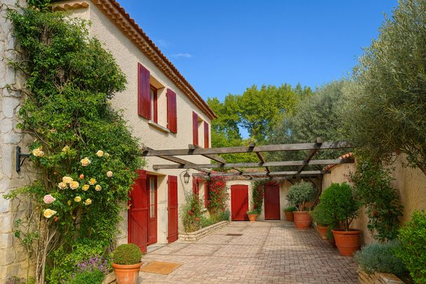 LUYNES CENTRE VILLAGE MAISON 200M² PISCINE PROX IBS - Photo 1