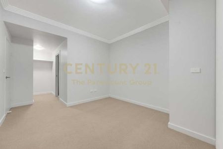 Century 21 the Paramount Group - Photo 3