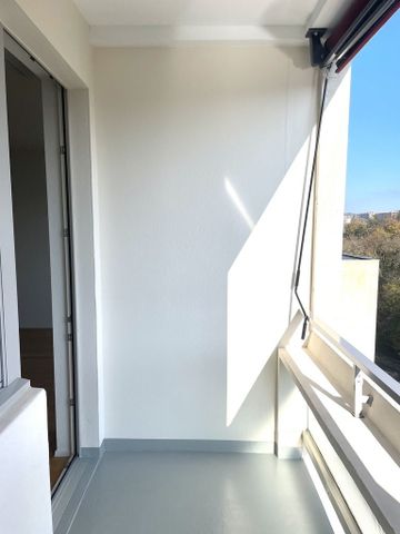 Appartement au 8ème étage en attique - Photo 5