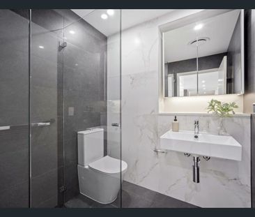 Spacious North Facing Apartment - Photo 5