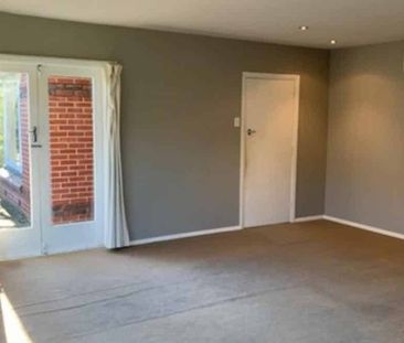 Family home on Hewlings. - Photo 1