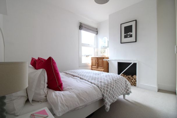 5 Bed Semi-Detached House, Westover Road, SW18 - Photo 1