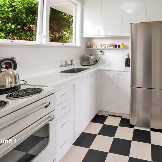 2-BEDROOM IN BUCKLANDS BEACH - Photo 1