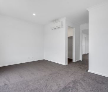 Family-Friendly 4-Bedroom Townhouse with Modern Amenities - Photo 5