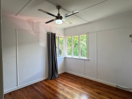 14 ALLOWRIE STREET, Stafford QLD 4053 - House For Rent | Domain - Photo 2