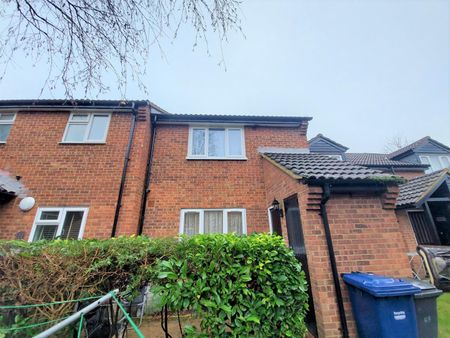 1 bed flat to rent in Springwood Crescent, Edgware, HA8 - Photo 2