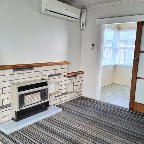 3 Bedroom Home Close to Chartwell & Expressway - Photo 1