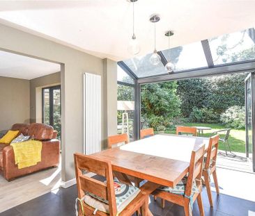 4 bedroom detached house to rent - Photo 2