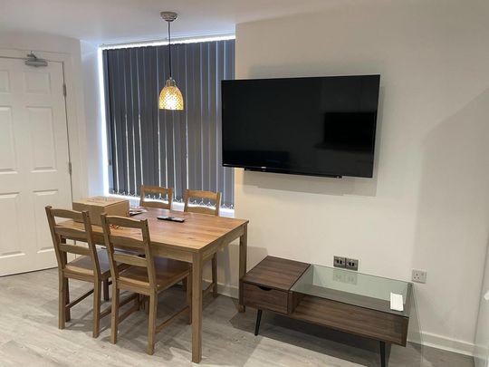 5 bedroom end of terrace house to rent - Photo 1