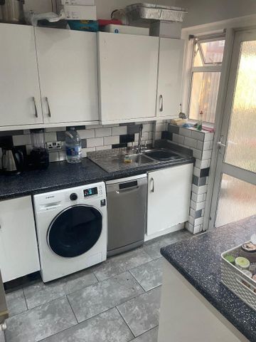 1 bedroom in a house share to rent - Photo 5