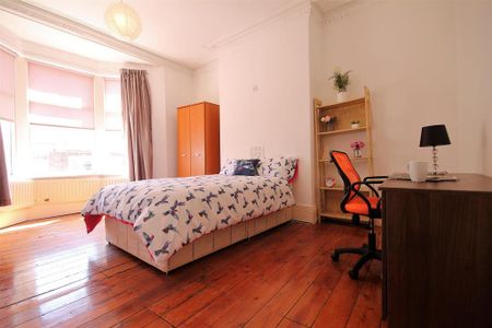 4 bedroom terraced house to rent - Photo 3