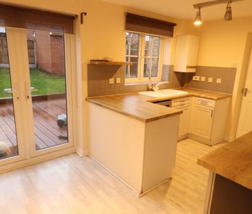 3 bedroom semi-detached house to rent - Photo 6