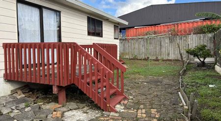 3-Bedroom Home in Flat Bush – Available Now! - Photo 2