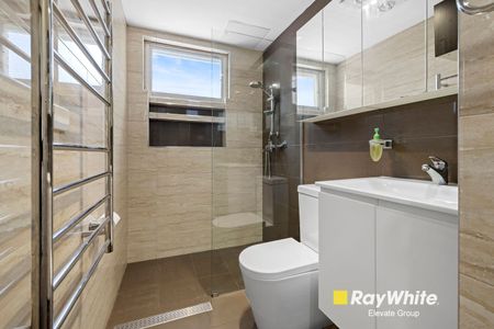 Modern One-Bedroom Apartment with Private Courtyard - Photo 4